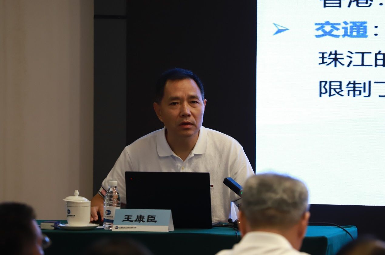 广东省公路建设有限万搏网站董事长王康臣作专题讲座