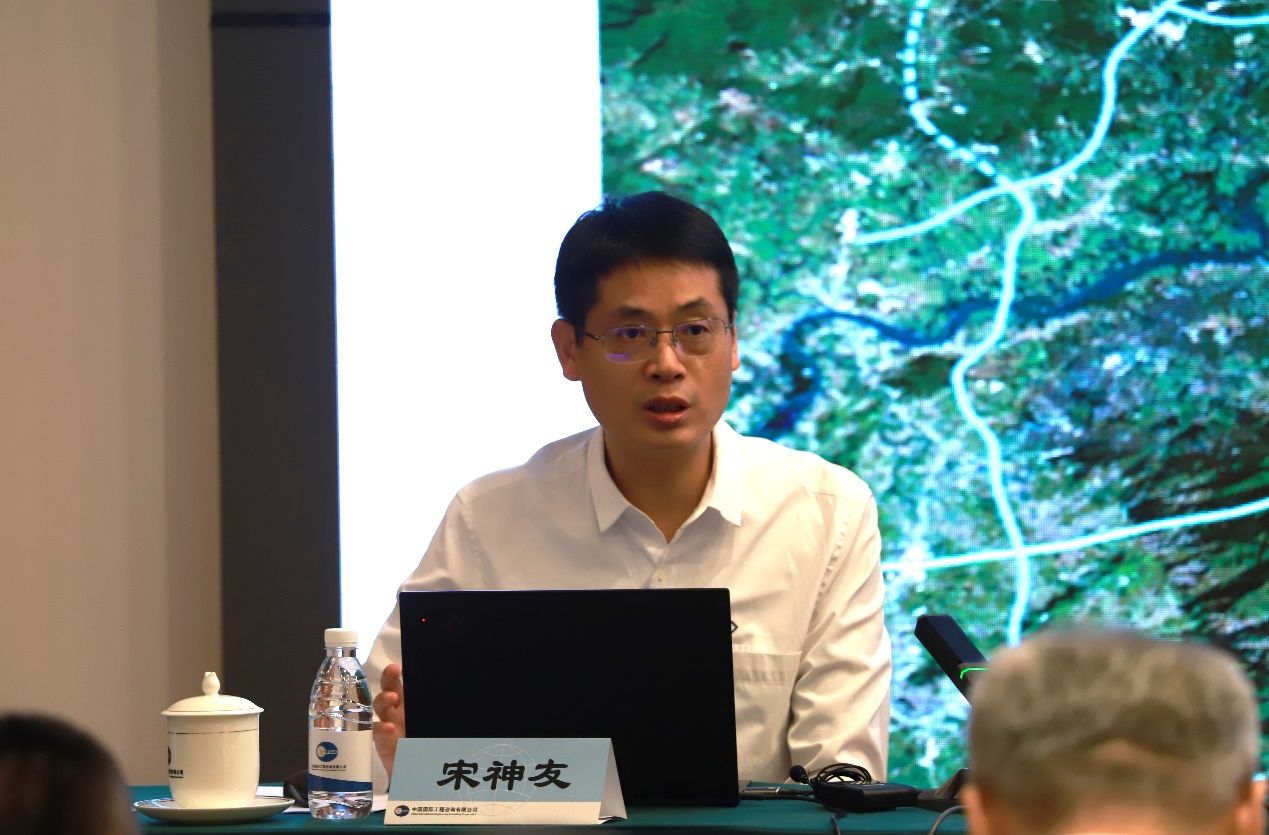 广东省公路建设有限万搏网站副总经理,原深中通道管理中心主任、总工程师宋神友作专题讲座